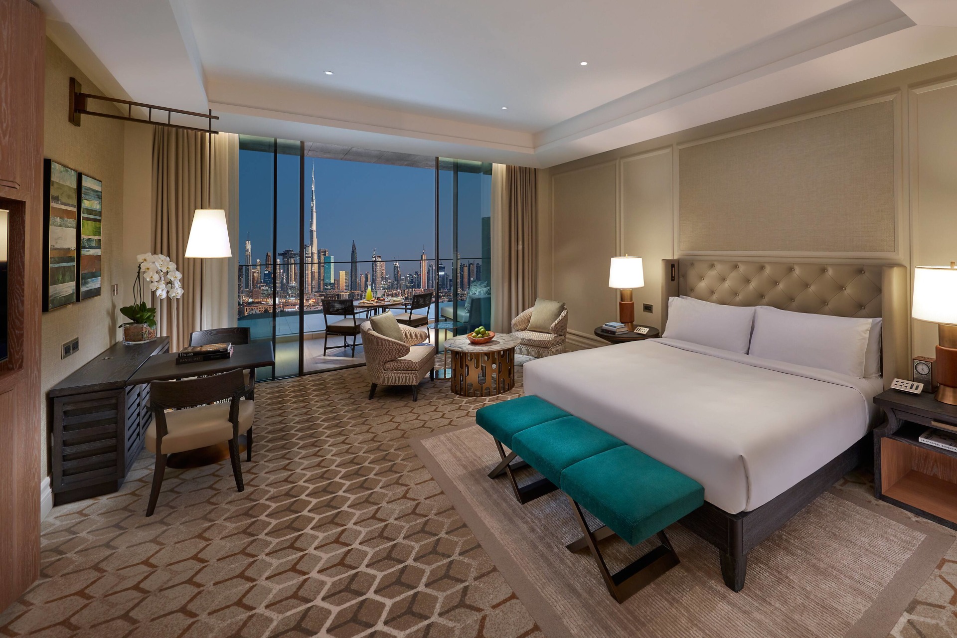 Deluxe Skyline View Zimmer